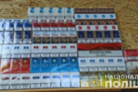 На одесском рынке полицейские изъяли контрафактные сигареты на 50 тысяч гривен (фото)