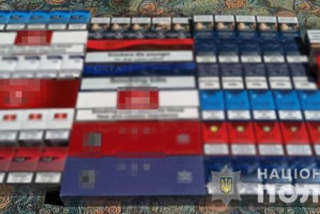 На одесском рынке полицейские изъяли контрафактные сигареты на 50 тысяч гривен (фото)
