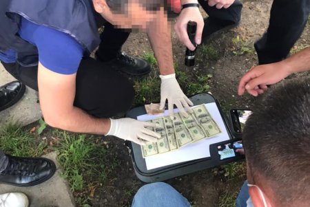 Пограничник Одесской области требовал взятку за переправку спортивного питания