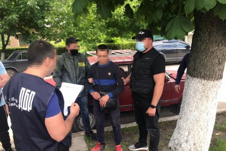 Пограничник Одесской области требовал взятку за переправку спортивного питания