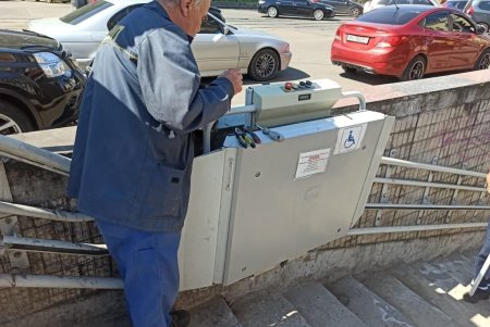 В подземных переходах на Привокзальной площади отремонтировали подъемники для маломобильных горожан
