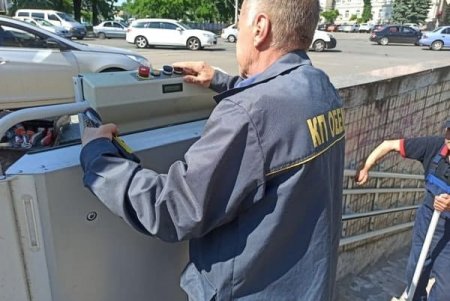 В подземных переходах на Привокзальной площади отремонтировали подъемники для маломобильных горожан