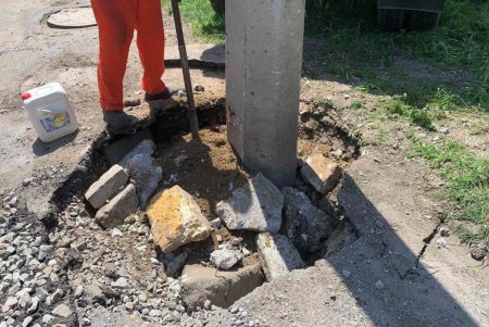 На оживленном перекрестке в Малиновском районе заменили опору наружного освещения (фото)