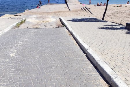 Одесситы открывают пляжный сезон (фоторепортаж)