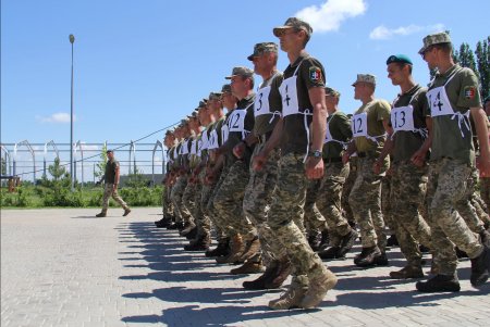 Одесские морские пехотинцы готовятся к параду, приуроченному ко Дню Независимости (фото)
