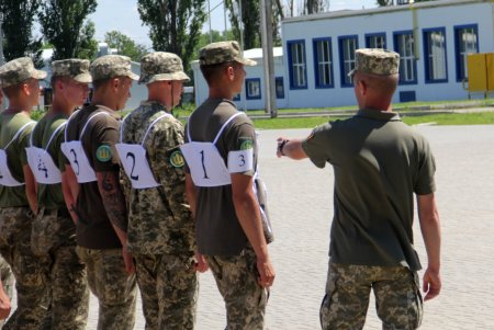 Одесские морские пехотинцы готовятся к параду, приуроченному ко Дню Независимости (фото)