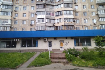 В Одессе демонтировали 69 незаконных рекламных вывесок (фото)