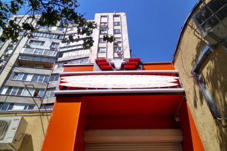 В Одессе демонтировали 69 незаконных рекламных вывесок (фото)