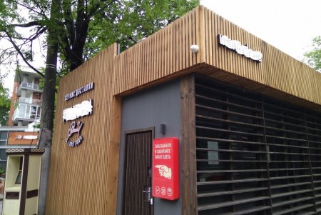 В Одессе демонтировали 69 незаконных рекламных вывесок (фото)