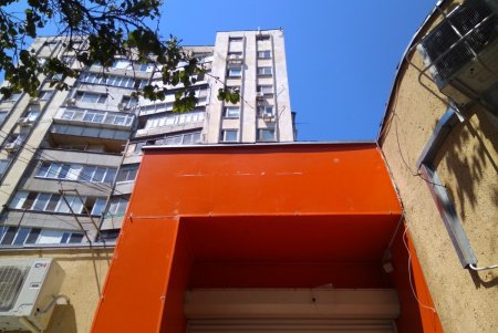 В Одессе демонтировали 69 незаконных рекламных вывесок (фото)