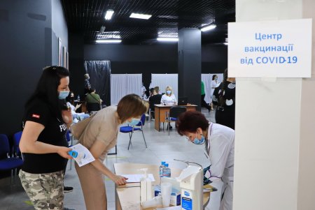 Почти 1700 одесситов получили прививку от COVID-19 в центрах массовой вакцинации, развернутых 13 июня (фото, видео)