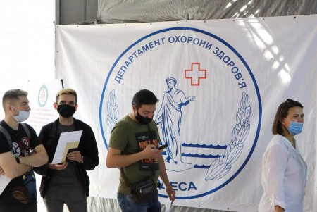 Почти 1700 одесситов получили прививку от COVID-19 в центрах массовой вакцинации, развернутых 13 июня (фото, видео)