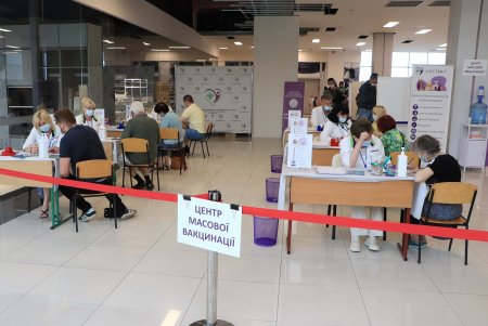 Почти 1700 одесситов получили прививку от COVID-19 в центрах массовой вакцинации, развернутых 13 июня (фото, видео)