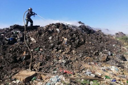 Крупный пожар на мусорной свалке тушили в Белгород-Днестровском районе (фото)