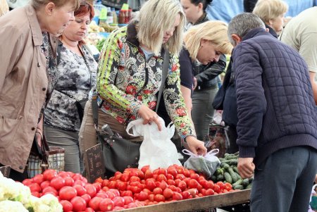 Почем «вкус июня» на «Привозе» (фоторепортаж) 