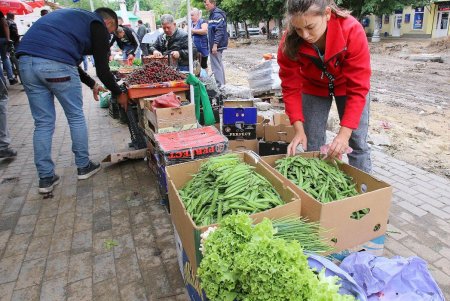 Почем «вкус июня» на «Привозе» (фоторепортаж) 