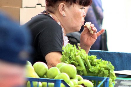 Почем «вкус июня» на «Привозе» (фоторепортаж) 