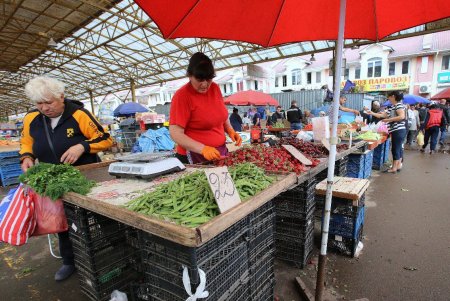 Почем «вкус июня» на «Привозе» (фоторепортаж) 