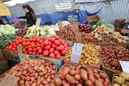 Почем «вкус июня» на «Привозе» (фоторепортаж) 