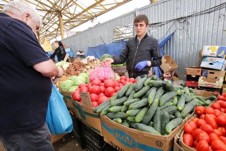 Почем «вкус июня» на «Привозе» (фоторепортаж) 