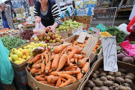 Почем «вкус июня» на «Привозе» (фоторепортаж) 