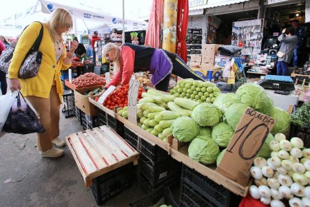 Почем «вкус июня» на «Привозе» (фоторепортаж) 