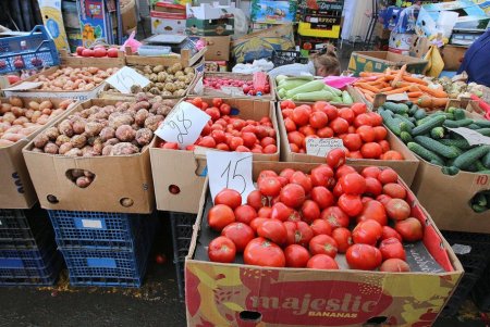 Почем «вкус июня» на «Привозе» (фоторепортаж) 