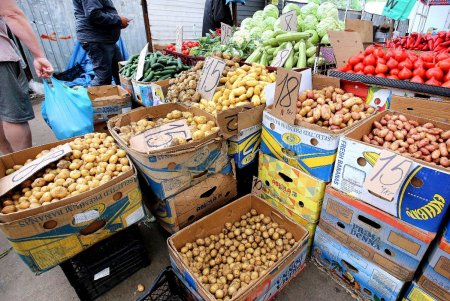 Почем «вкус июня» на «Привозе» (фоторепортаж) 