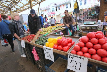 Почем «вкус июня» на «Привозе» (фоторепортаж) 