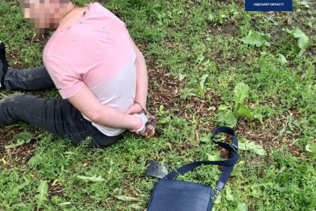 Украл сумку из автомобиля: в Малиновском районе патрульные задержали грабителя 