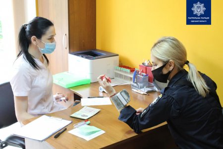 Одесские полицейские сдали кровь для юных пациентов детской больницы (фото)