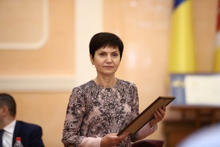 В преддверии профессионального праздника мэр Одессы вручил медикам ключи от квартир (фоторепортаж)