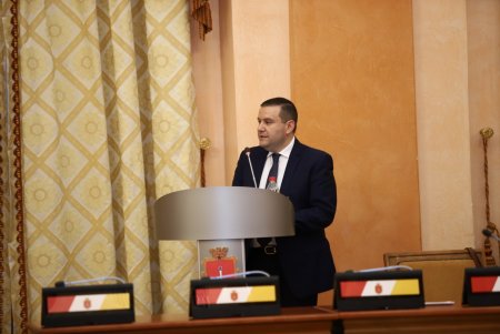 В преддверии профессионального праздника мэр Одессы вручил медикам ключи от квартир (фоторепортаж)