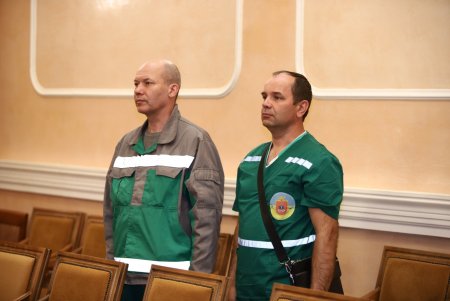 В преддверии профессионального праздника мэр Одессы вручил медикам ключи от квартир (фоторепортаж)