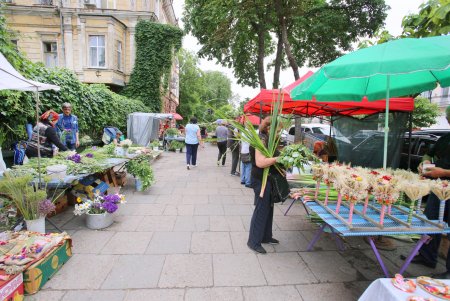 День Святой Троицы отмечают жители Одессы (фоторепортаж)