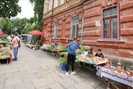 День Святой Троицы отмечают жители Одессы (фоторепортаж)