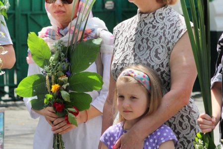 День Святой Троицы отмечают жители Одессы (фоторепортаж)