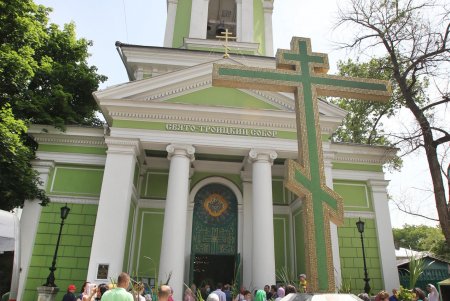 День Святой Троицы отмечают жители Одессы (фоторепортаж)