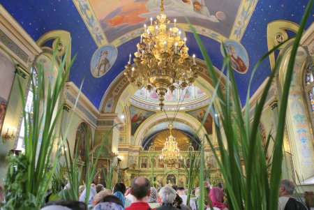 День Святой Троицы отмечают жители Одессы (фоторепортаж)