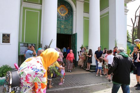 День Святой Троицы отмечают жители Одессы (фоторепортаж)