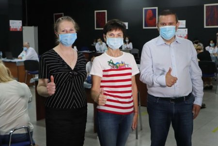 В пунктах массовой вакцинации прививки от коронавируса получили более двух тысяч одесситов