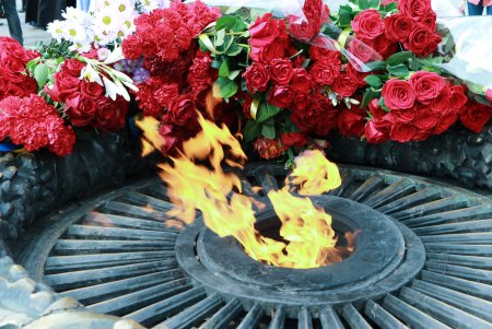 В День скорби и чествования памяти жертв войны одесситы возложили цветы на Аллее Славы (фото)