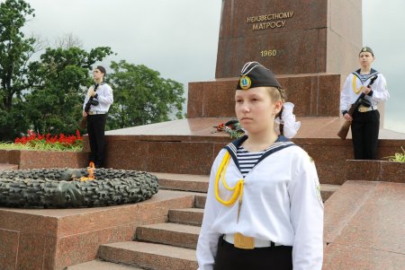 В День скорби и чествования памяти жертв войны одесситы возложили цветы на Аллее Славы (фото)