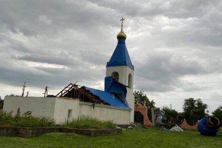 В селе Белгород-Днестровского района из-за непогоды сорвало купол и крышу храма (фото)