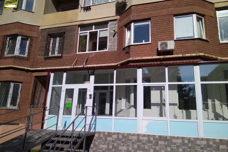 С фасадов местных зданий демонтировали 82 рекламные конструкции