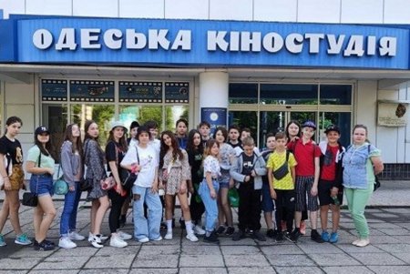 Экскурсии, игры, спорт: в пришкольных лагерях Малиновского района у детей интересный и насыщенный досуг (фото)