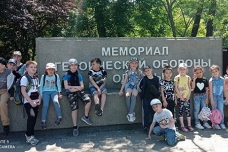 Экскурсии, игры, спорт: в пришкольных лагерях Малиновского района у детей интересный и насыщенный досуг (фото)