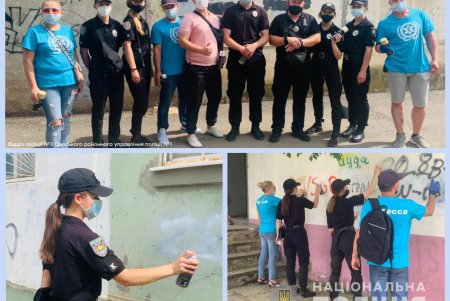 Полицейские и неравнодушные горожане закрасили рекламу наркотиков