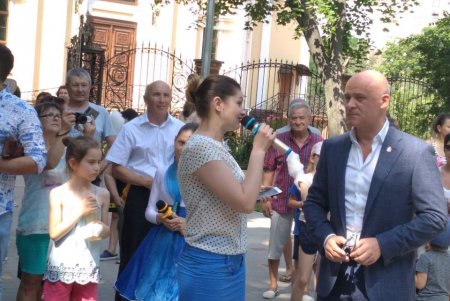 «Самый легендарный район города Молдаванка будет чувствовать себя на все сто!», - мэр на открытии Алексеевского сквера после реставрации (фото)