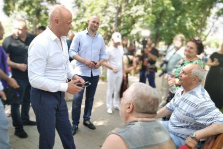 «Самый легендарный район города Молдаванка будет чувствовать себя на все сто!», - мэр на открытии Алексеевского сквера после реставрации (фото)